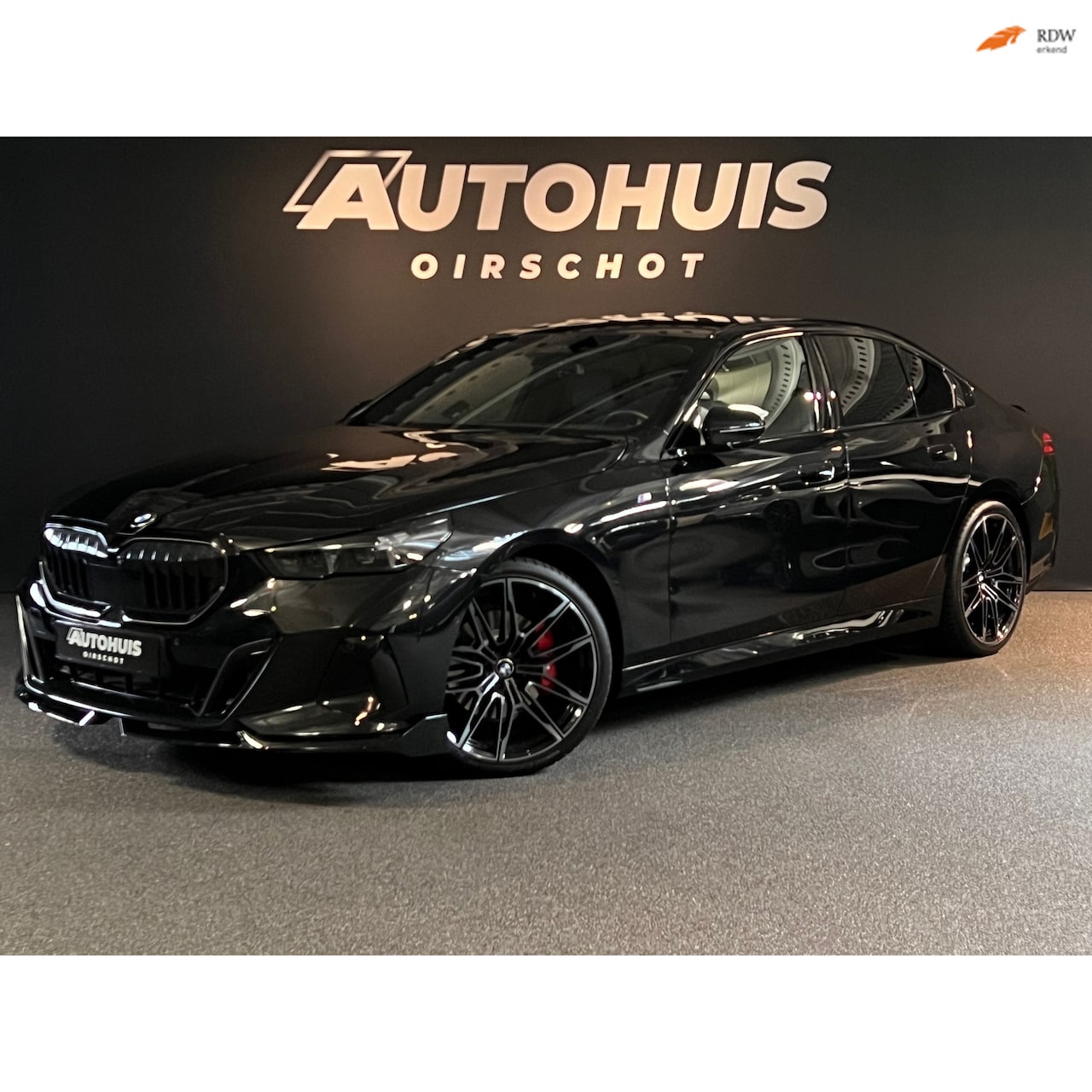 BMW 5-serie - 520i High Executive Edition M Stuurverwarming/ Laser/ 21"/ Glazendak/ Memoryseats/ 360Came - AutoWereld.nl