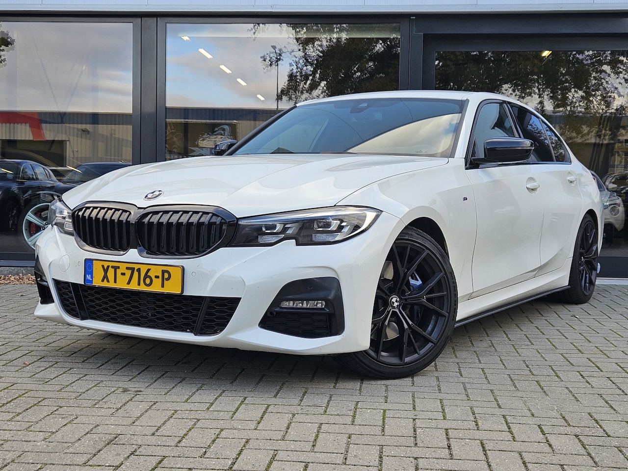 BMW 3-serie - 320i M Sport Edition 320i M-Sport Edition - AutoWereld.nl