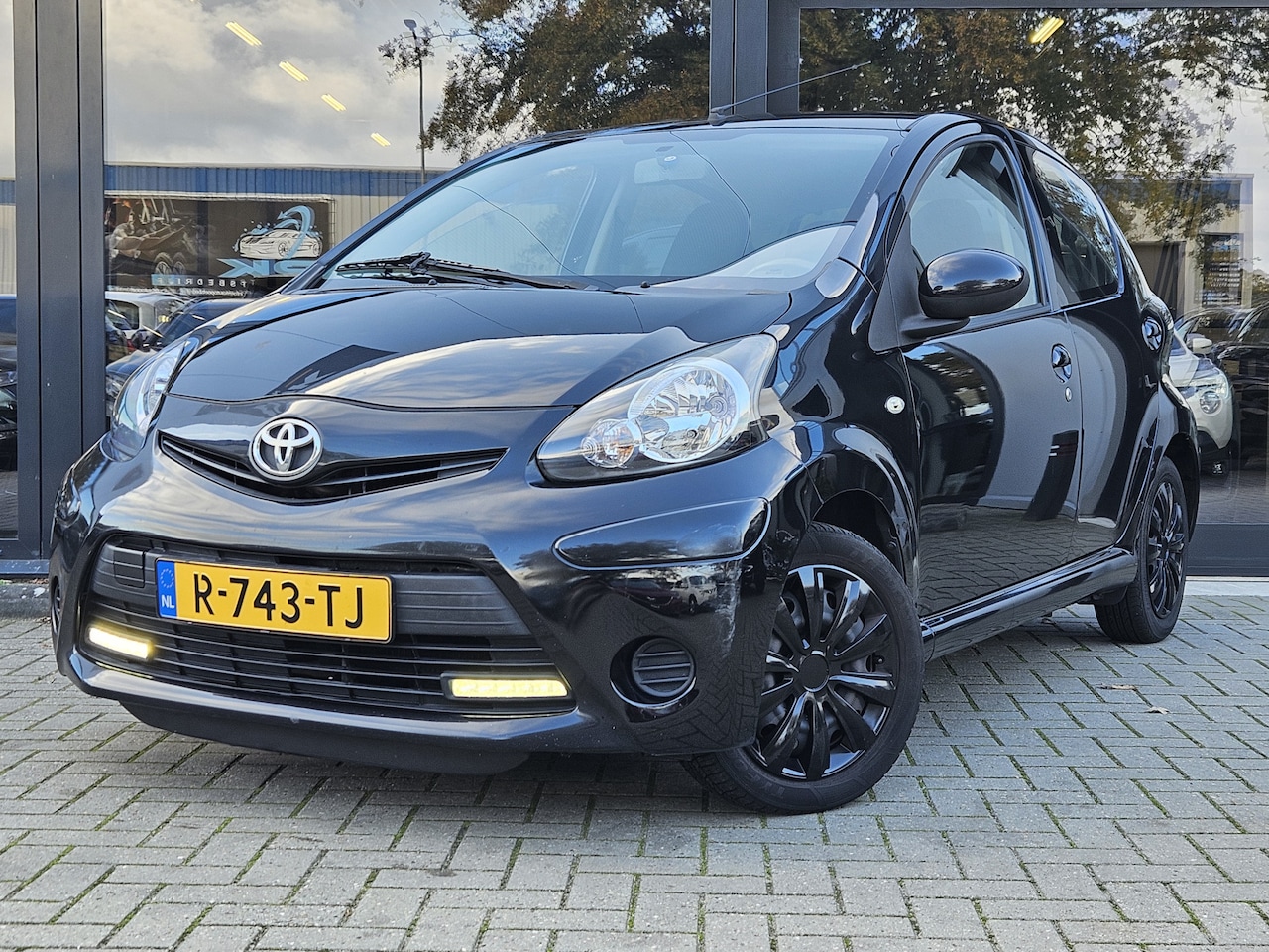 Toyota Aygo - 1.0 VVT-i Comfort 5deurs + BLUETOOTH + LED + ELEKTR PAKKET - AutoWereld.nl