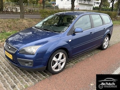 Ford Focus Wagon - 1.6-16V Ambiente