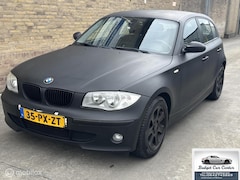 BMW 1-serie - 116i orgineel kleur is grijs (zwart plastidip)