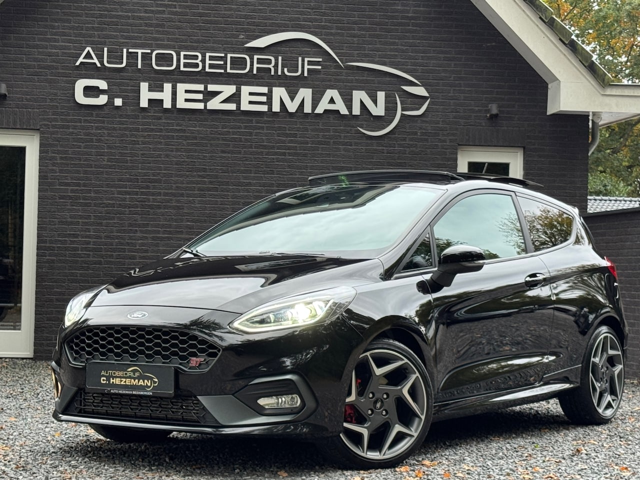Ford Fiesta - 1.5 200PK ST-3 1E EIGENAAR DEALEROH PANORAMADAK FULL LED CAMERA CARPLAY - AutoWereld.nl