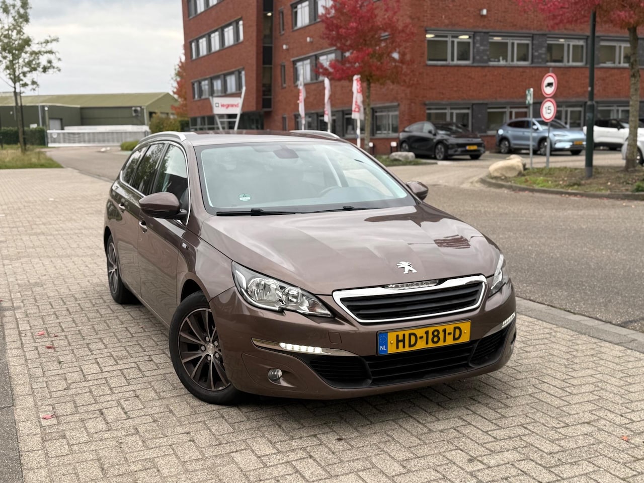 Peugeot 308 SW - 1.2 PureTech Style 110PK (bj 2015) Euro6|Navi|Clima|Exportprice - AutoWereld.nl