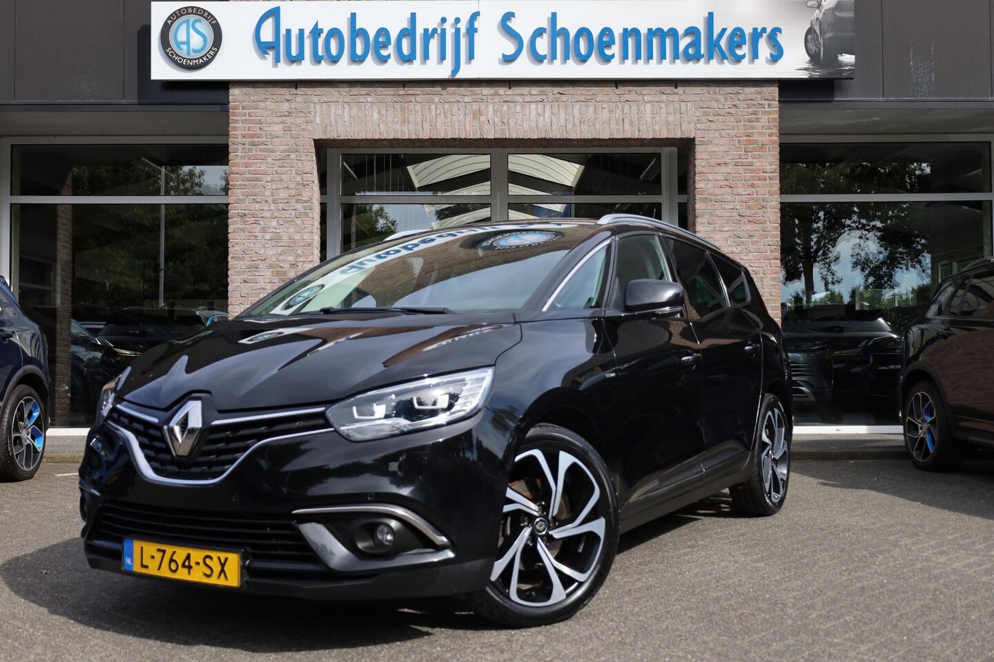 Renault Grand Scénic - 1.2 TCe Bose 7p. TREKHAAK CARPLAY PANO HALF-LEER NAVI CRUISE CLIMA DAB 2XPDC 20''LMV - AutoWereld.nl