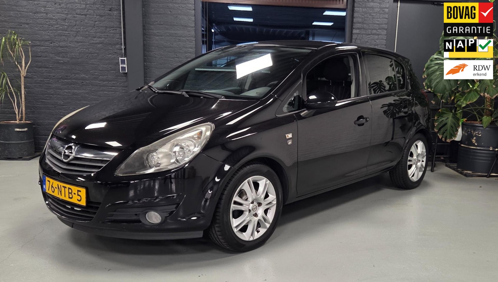 Opel Corsa - 1.4-16V '111' Edition 1.4-16V '111' Edition - AutoWereld.nl
