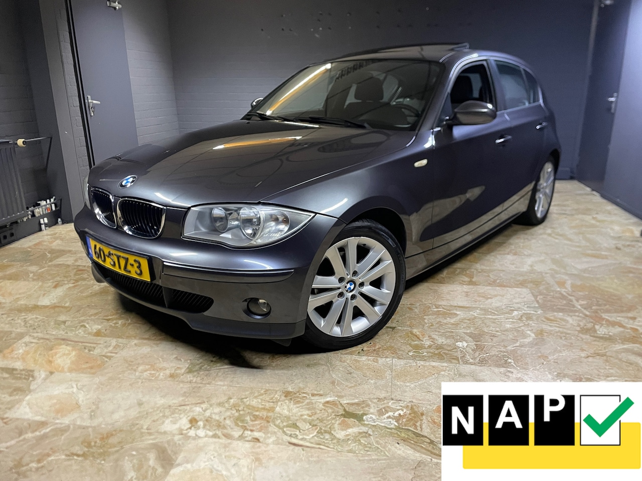 BMW 1-serie - 118i Executive Automaat Airco Lm Velgen - AutoWereld.nl