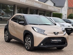 Toyota Aygo X - 1.0 VVT-i MT Pulse|Nieuw|Camera| Apple CarPlay|BI-Tone|Stoelverwarming|Direct leverbaar|10