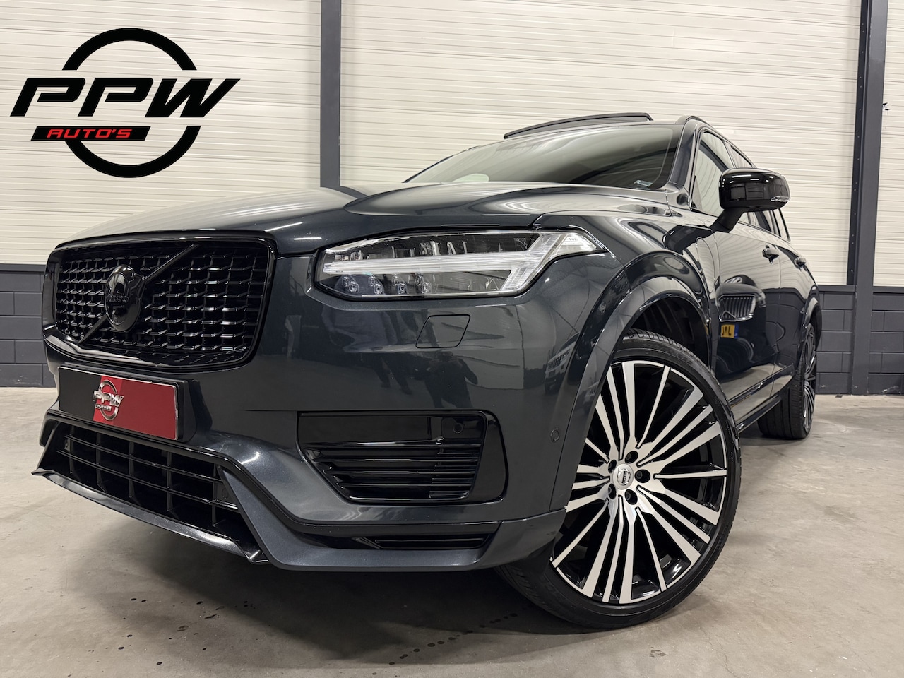 Volvo XC90 - T8 Recharge AWD R-Design PANO/B&W/LUCHTVERING/TREKHAAK/HEAD-UP/360CAMERA/22"/NAPPA-LEER/AC - AutoWereld.nl