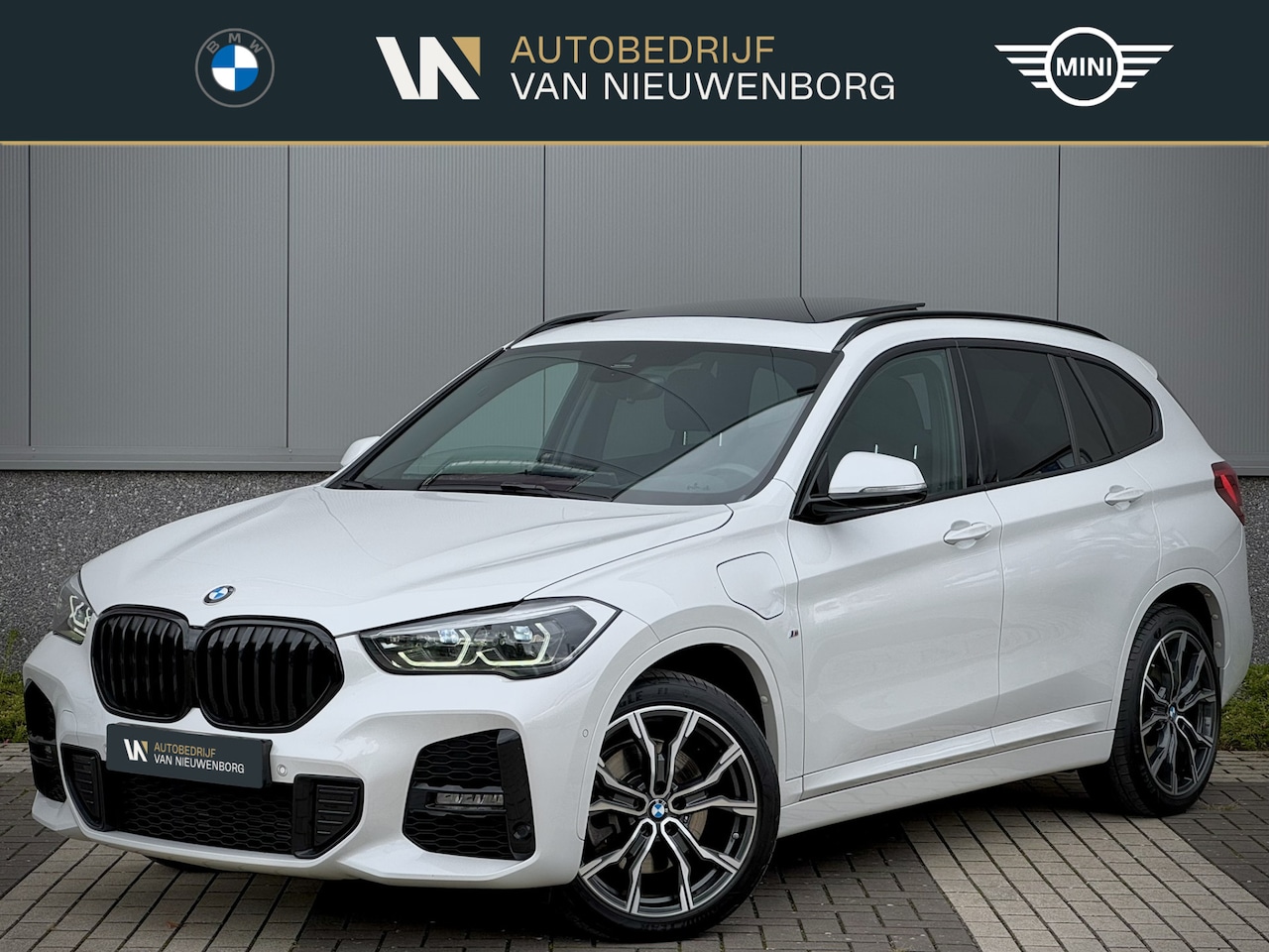 BMW X1 - xDrive25e M-Sport Panoramadak | Harman Kardon | Adaptive Cruise | HUD | Trekhaak | Elektr. - AutoWereld.nl