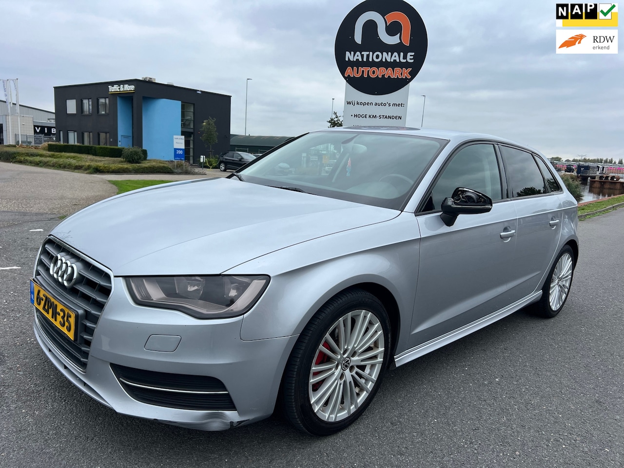 Audi A3 Sportback - * 1.6 TDI ultra Attraction Pro Line * ACHTERUITRIJCAMERA * - AutoWereld.nl