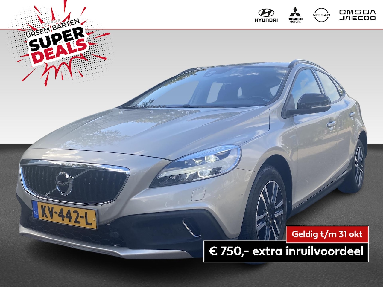 Volvo V40 Cross Country - 2.0 T4 Momentum | Trekhaak - AutoWereld.nl