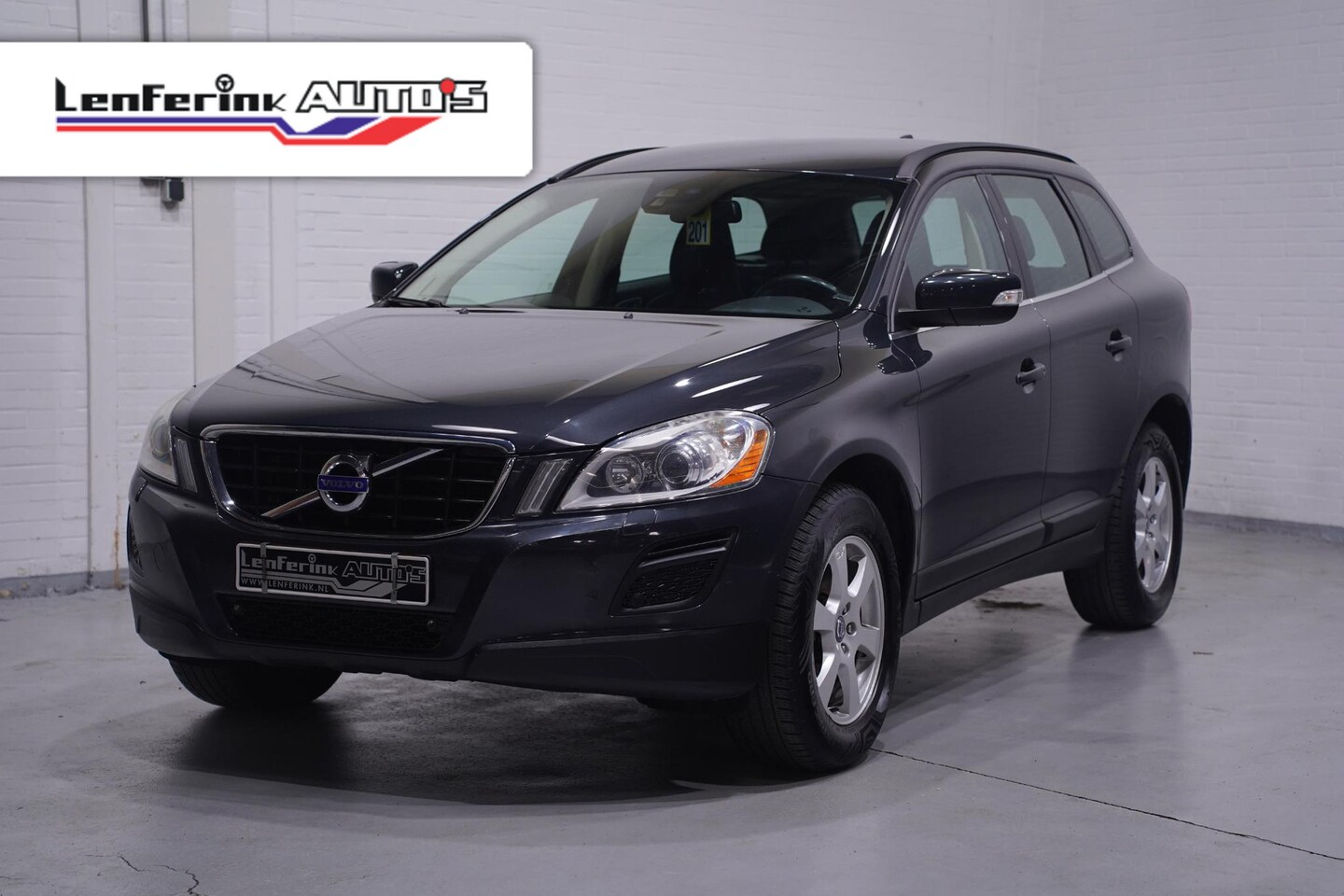 Volvo XC60 - 2.0 D3 Momentum Navi Trekhaak Bi-Xenon Cruise control Pdc v+a - AutoWereld.nl