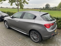 Alfa Romeo Giulietta - 1.4 Turbo MultiAir Super Lederen interieur Trekhaak Navigatie