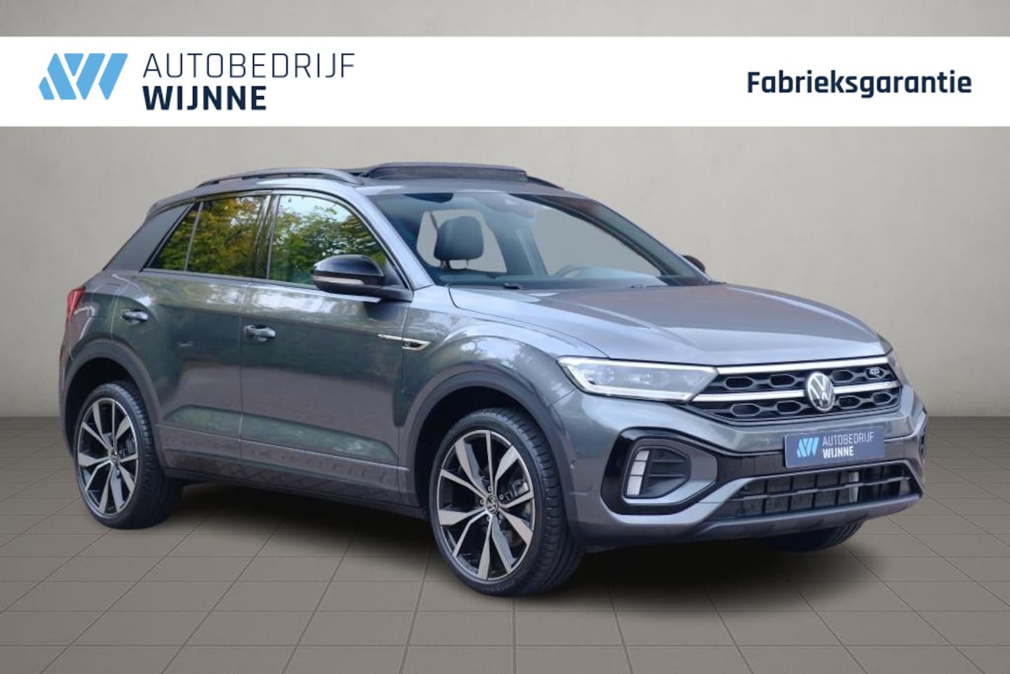 Volkswagen T-Roc - 1.5 TSi 150pk DSG R-Line Black Edition | Black Style | App Connect | Panoramadak | Camera - AutoWereld.nl