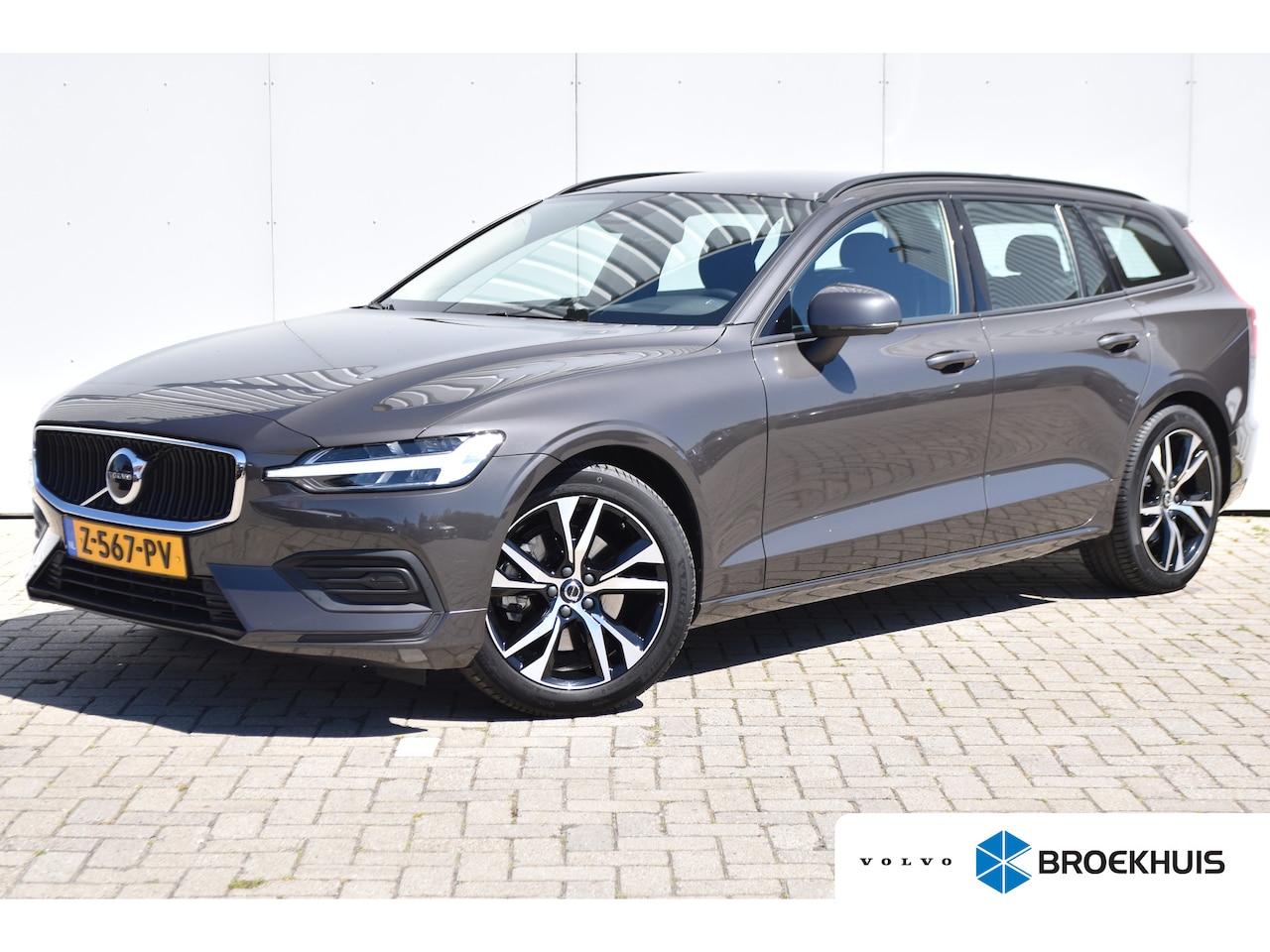 Volvo V60 - B3 Essential Edition |  BLIS | Trekhaak | Stoel/Stuurverwarming | - AutoWereld.nl