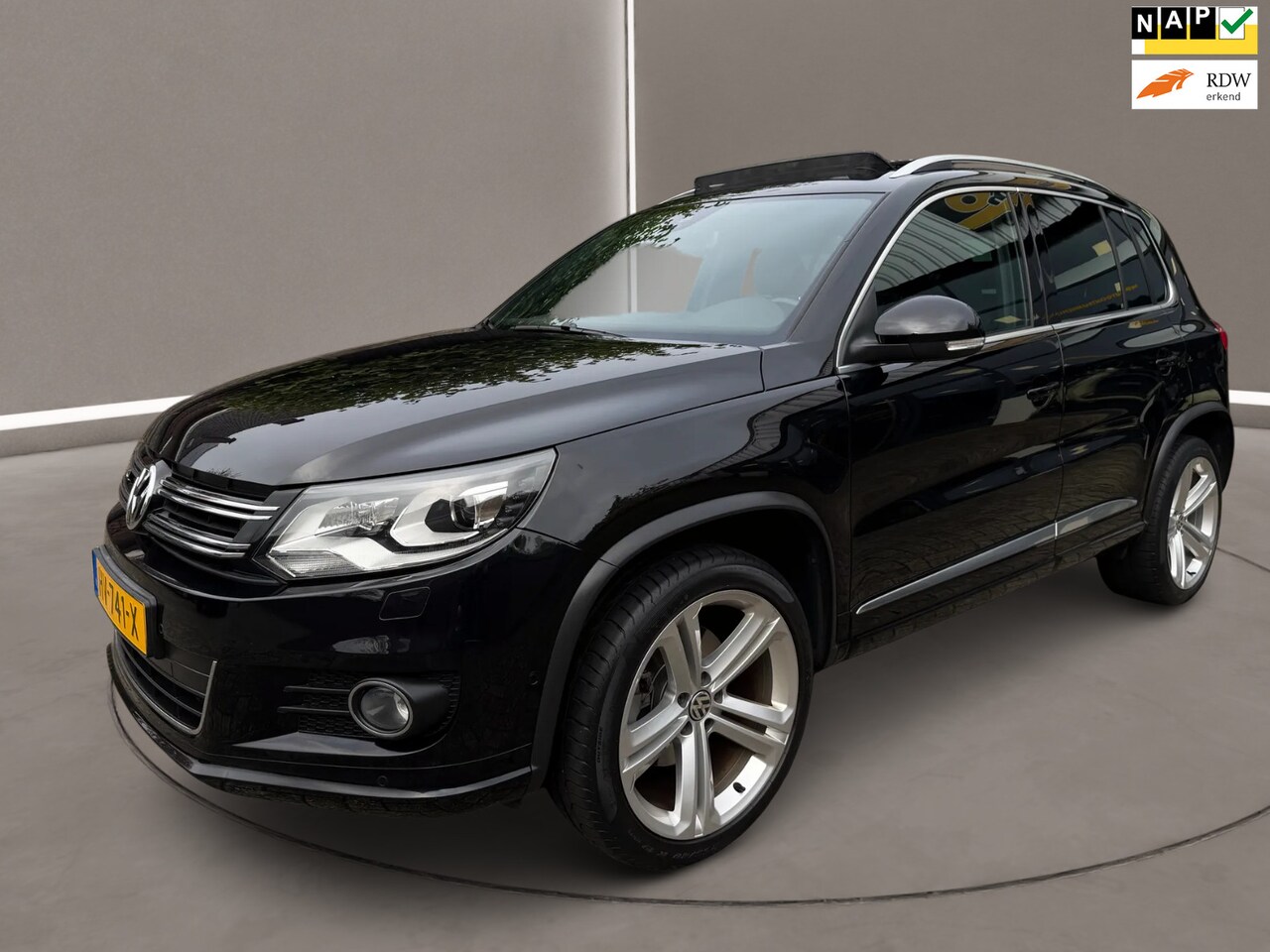 Volkswagen Tiguan - 1.4 TSI R-Line Edition 150 Pk Airco Navi Panodak 70 dkm Nap 1e Eig. - AutoWereld.nl