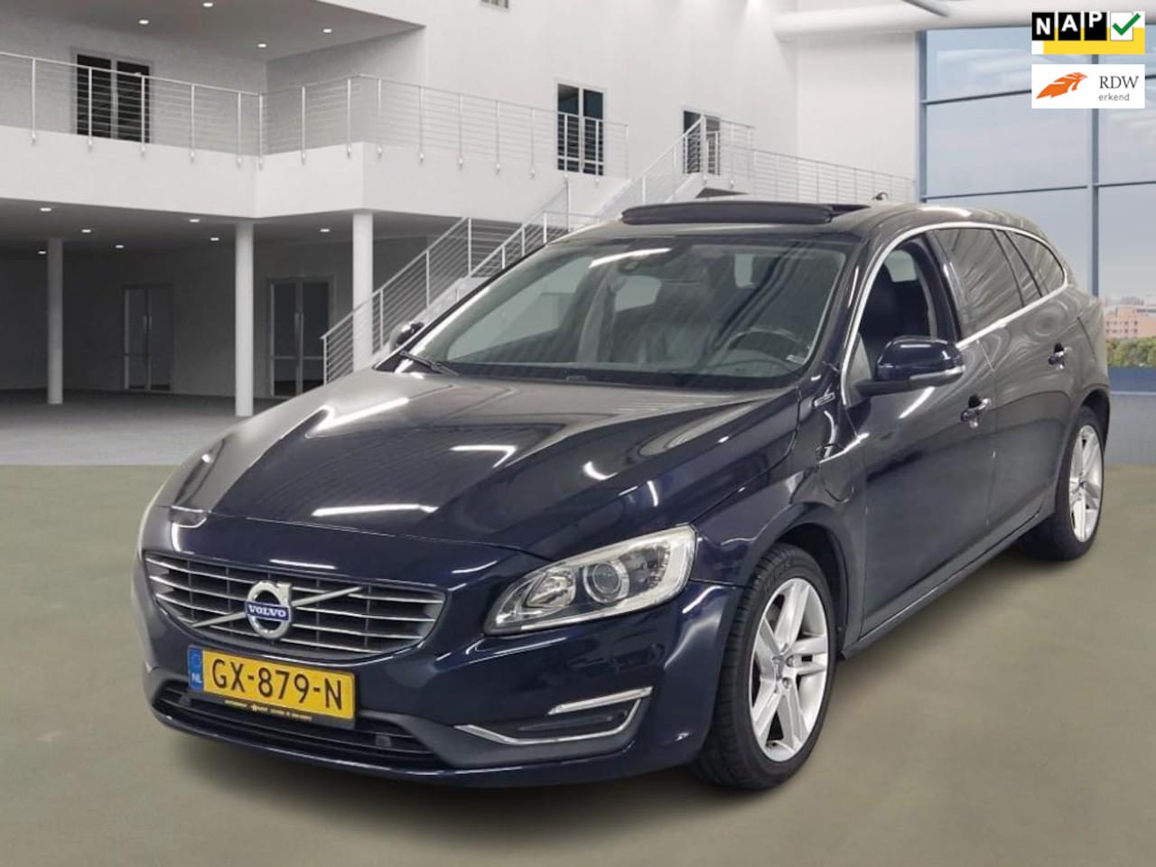 Volvo V60 - 2.4 D6 Twin Engine R-Design 2.4 D6 Twin Engine R-Design - AutoWereld.nl