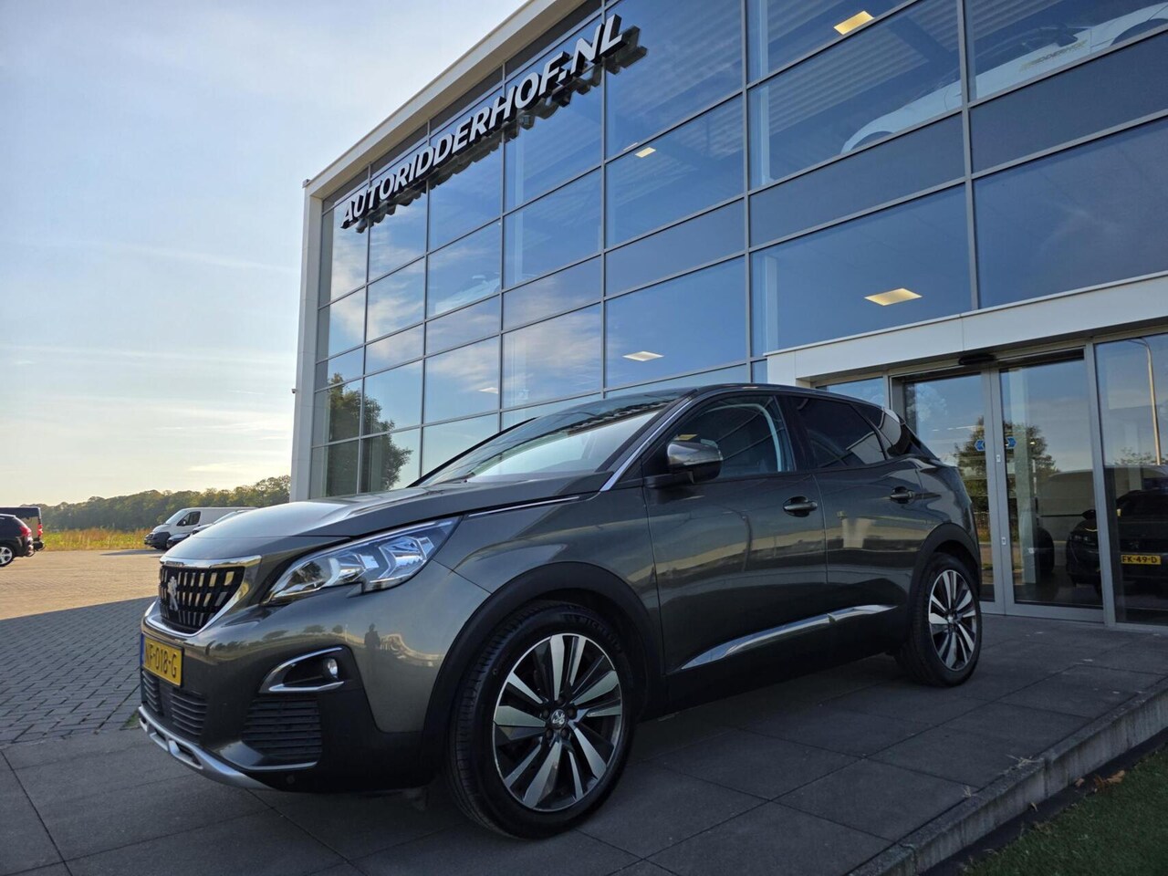 Peugeot 3008 - 1.2 Premiere 130pk | Trekhaak | 360 camera | El. achterklep - AutoWereld.nl