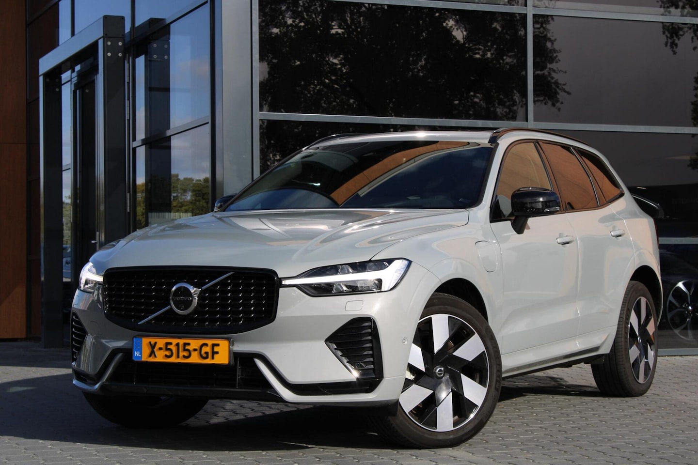 Volvo XC60 - 2.0 T6 Plug-in hybrid AWD Ultimate Dark | ACC | Lederen dashboard - AutoWereld.nl