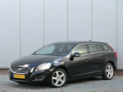 Volvo V60 - 1.6 T3 Momentum Leer / Afneembare trekhaak / Navi / Cruise control