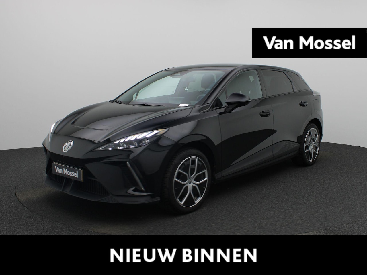 MG 4 - MG4 64 kWh Luxury | Half Leder | Elektrische Verstelbare Stoelen | 360 Graden Camera | App - AutoWereld.nl
