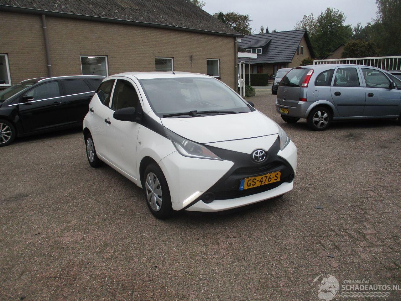 Toyota Aygo - 1.0 VVT-i x-NOW Airco NAP - AutoWereld.nl
