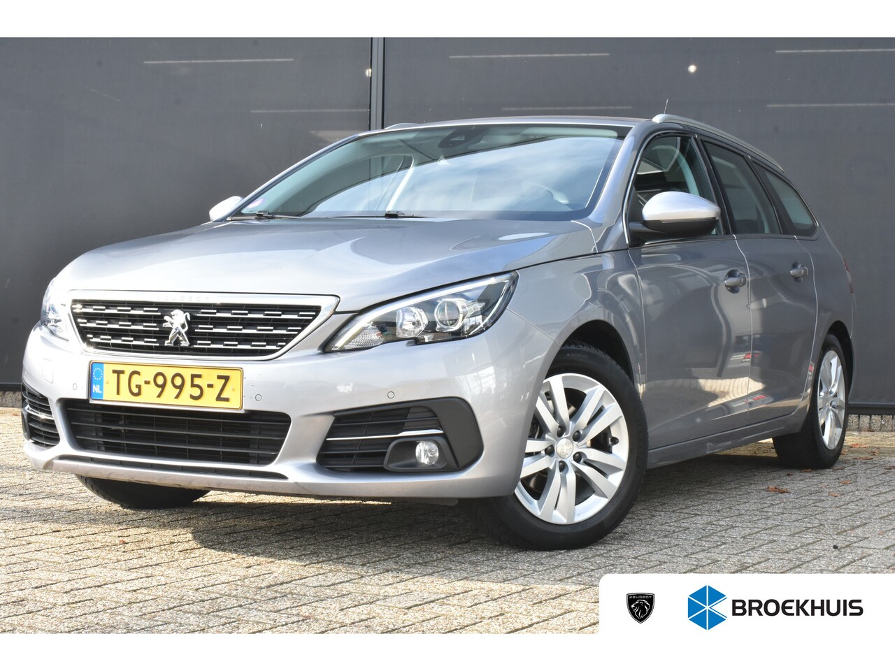 Peugeot 308 SW - 1.2 PureTech Allure 130pk Automaat | Trekhaak | Navigatie | Dealeronderhouden | Parkeersen - AutoWereld.nl