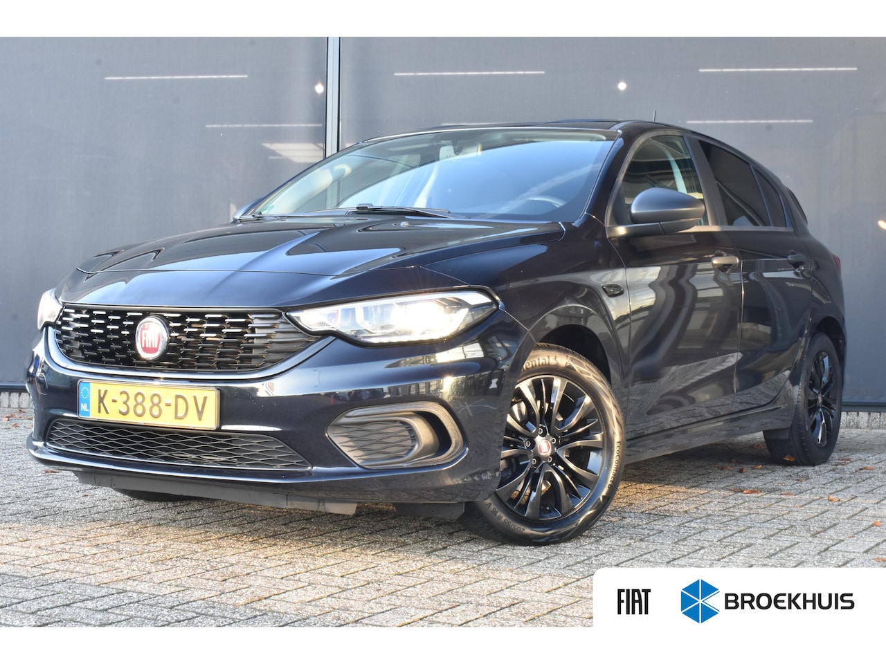 Fiat Tipo - 1.4 Street | Navigatie | Trekhaak | Black Pack | Dealeronderhouden | Cruise Control | !! - AutoWereld.nl