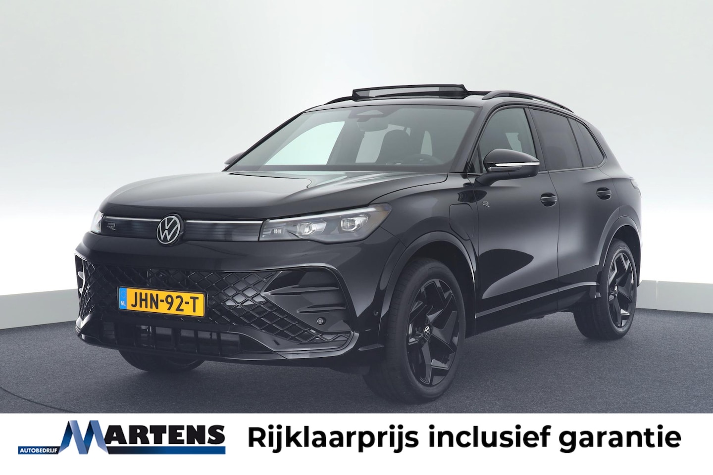 Volkswagen Tiguan - 1.5 eHybrid R-Line Edition Black Style Trekhaak Camera Panoramadak Stoelverwarming Massage - AutoWereld.nl