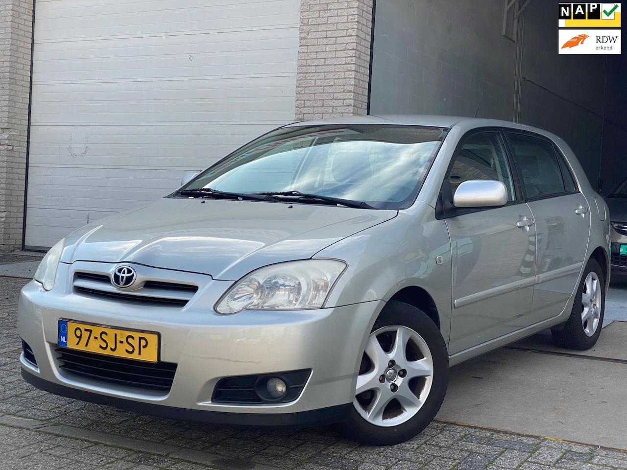 Toyota Corolla - 1.4 VVT-i Anniversary/5drs/nap/dealeronderhouden/ 1jaar apk/ airco/ trekhaak/ EL-ramen. - AutoWereld.nl