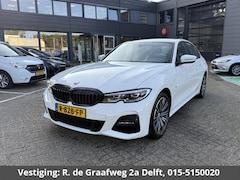 BMW 3-serie - 320e M-Sport Business Plus Edition Shadow Line | Stoelverwarming | Parkeersensoren |