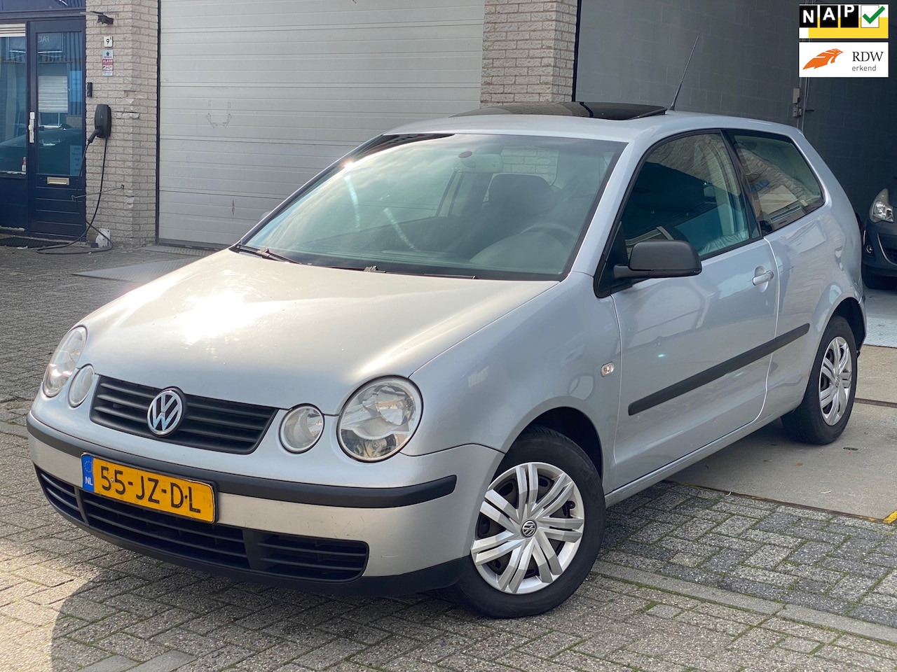 Volkswagen Polo - 1.4-16V Comfortline/AUTOMAAT/3drs/ nap/ 1jaar apk/ pano/ cruise control/ EL-ramen. - AutoWereld.nl