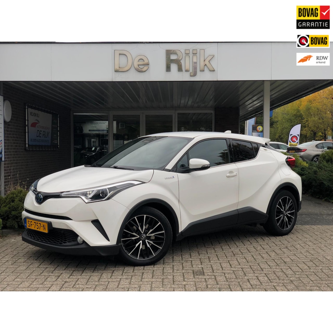 Toyota C-HR - 1.8 Hybrid Dynamic | Navi, Camera, Stoelverw., Cruise, Lane Assist, Climate | Goed onderho - AutoWereld.nl