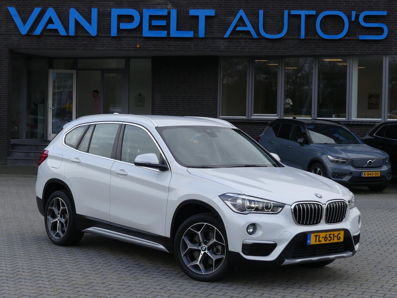 BMW X1 - SDrive20i 192PK AUT Orange Edition II / LEDER / - AutoWereld.nl