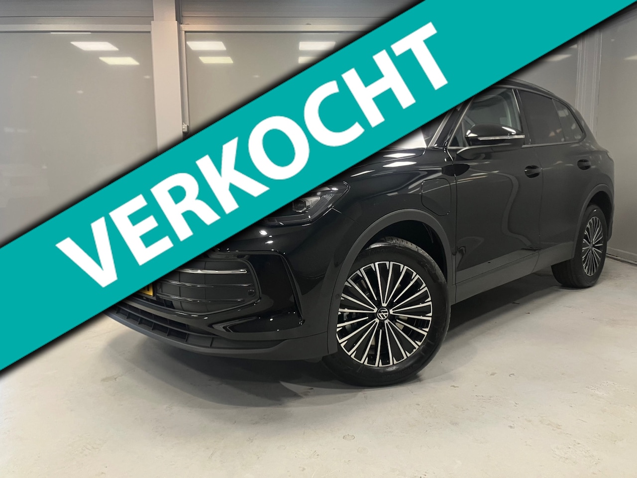 Volkswagen Tiguan - Life Edition 1.5 eHybrid | Panoramdak | Elektrisch wegklapbare trekhaak | Geheel nieuw | - AutoWereld.nl