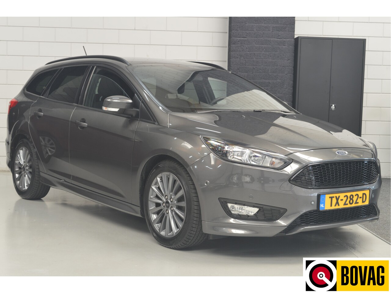 Ford Focus Wagon - 1.0 EcoBoost ST-Line // 122.000 km // 141 PK // TREKHAAK // NAVI // STOELVERWARMING // PDC - AutoWereld.nl