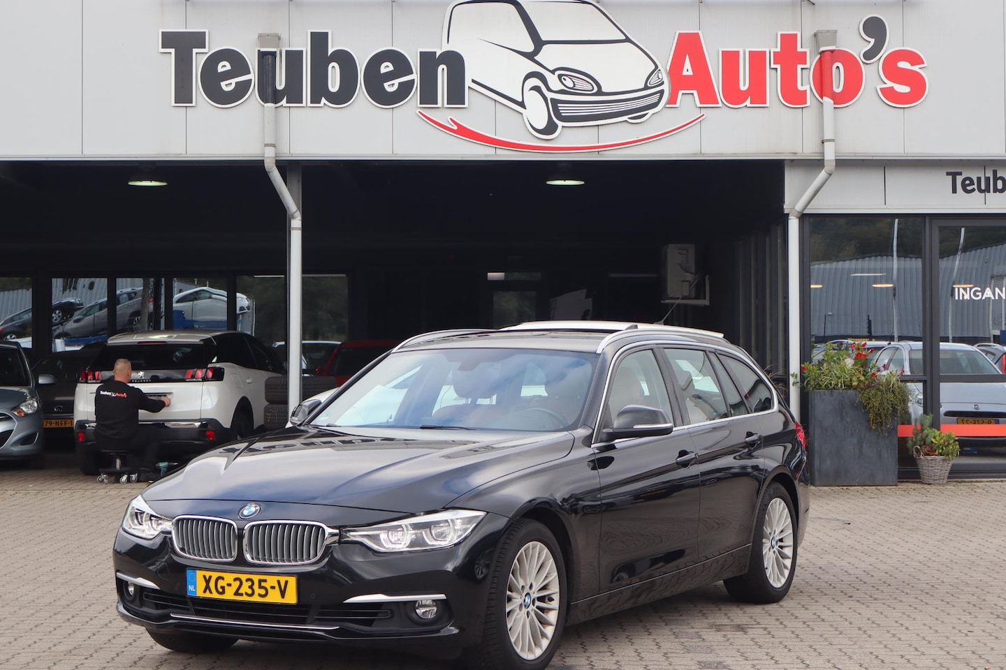 BMW 3-serie Touring - 320i Luxury Edition 320i Luxury Edition (NL auto), Navigatie, Lederen interieur, Cruise control, Climate contr - AutoWereld.nl
