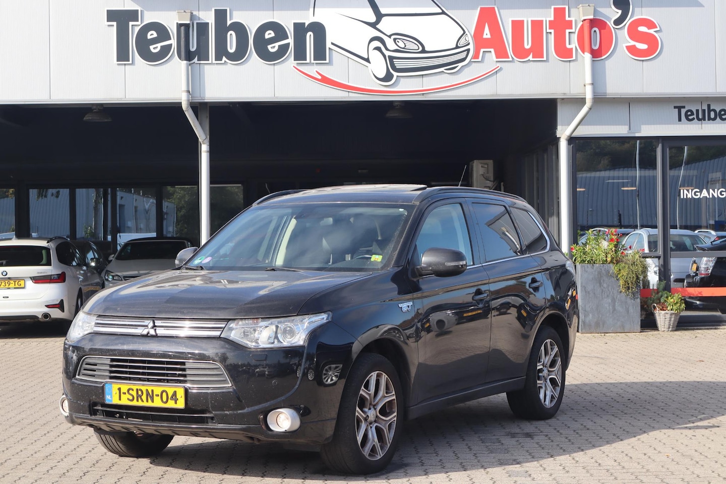 Mitsubishi Outlander - 2.0 PHEV Instyle+ Navigatie, Climate control, Camera, Cruise control, LDW - AutoWereld.nl