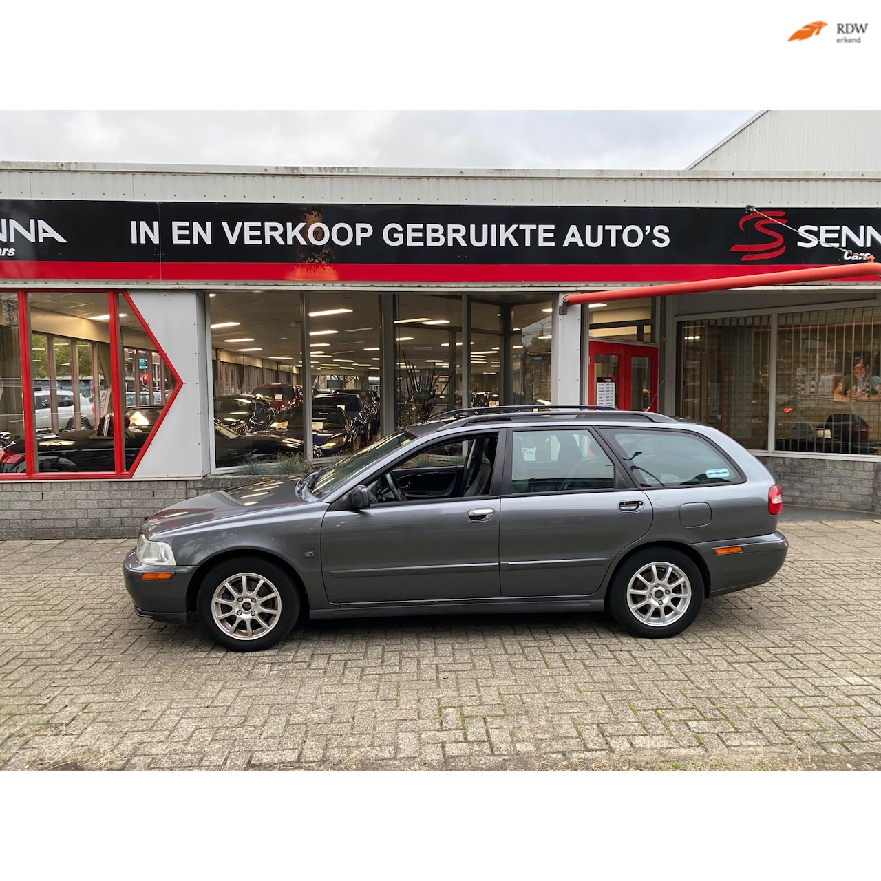 Volvo V40 - 1.8 Europa -Leer - Schuifdak - Airco - - AutoWereld.nl