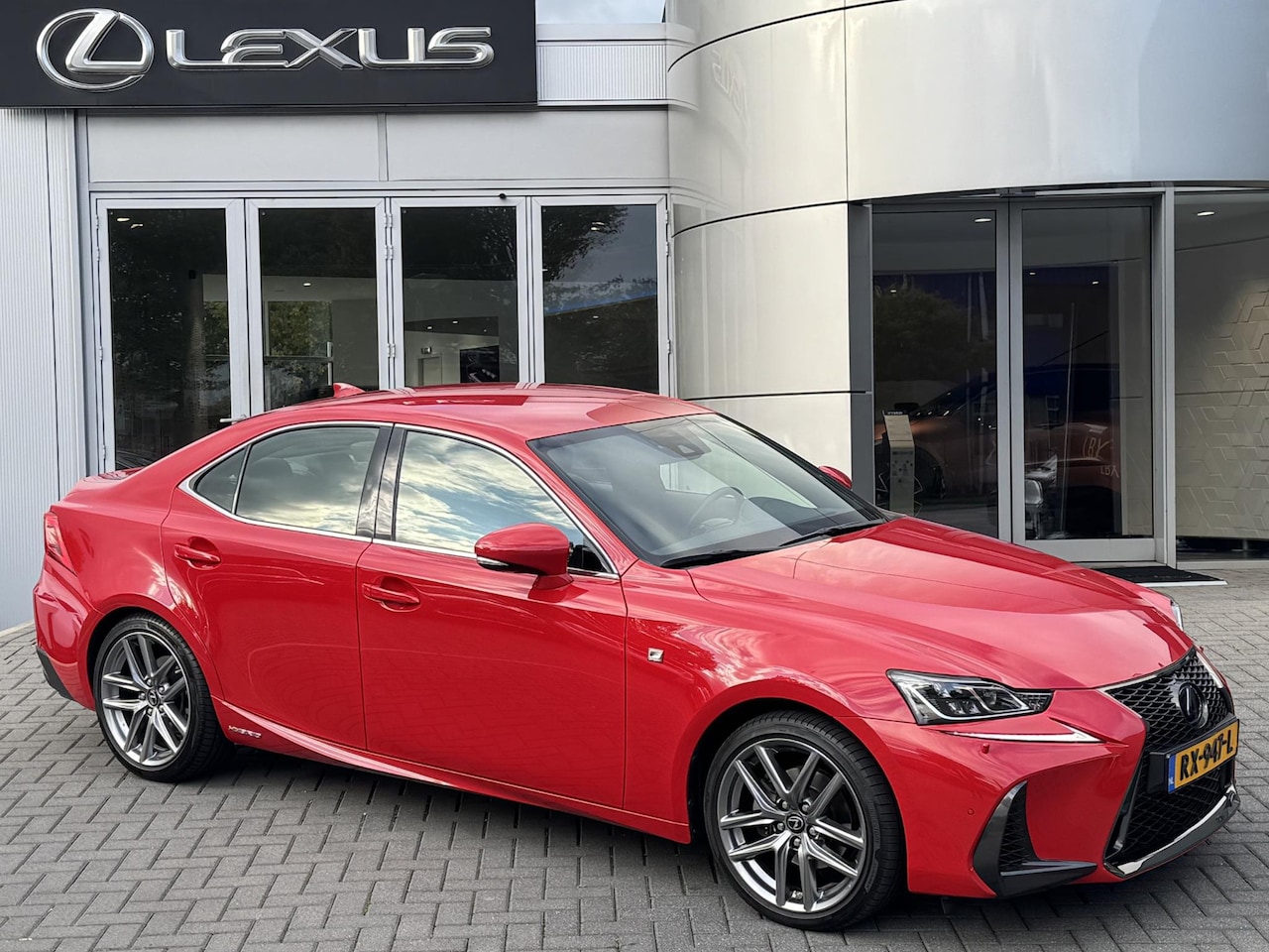 Lexus IS - 300h Hybrid F-Sport Line NL-AUTO QUAD-LED AD-CRUISE TREKHAAK PARK-SENS EL-STOELEN STOELVER - AutoWereld.nl