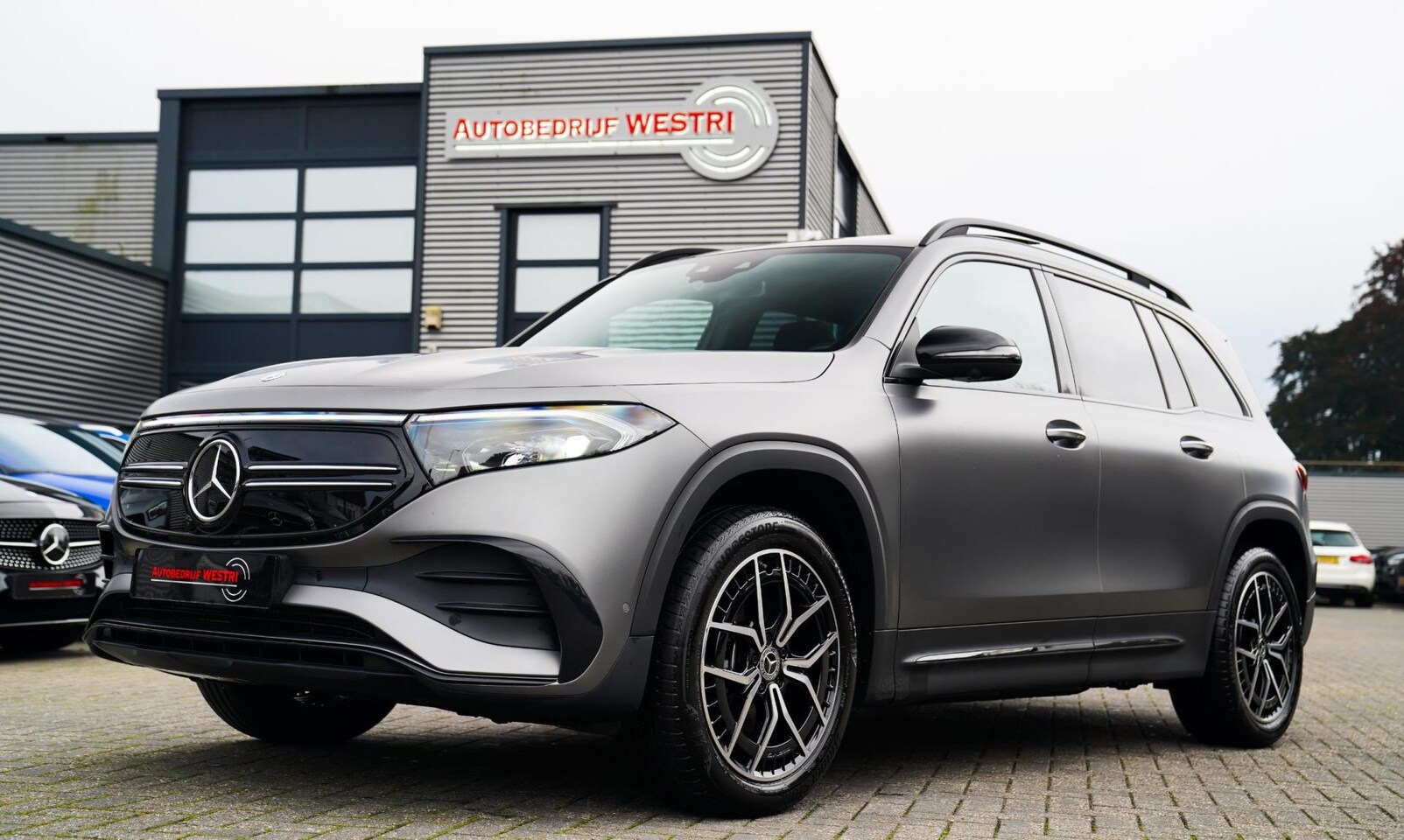 Mercedes-Benz EQB - 250+ Business Edition 71 kWh | Panorama | Elektrisch verstelbare memorystoelen | Carbon | - AutoWereld.nl