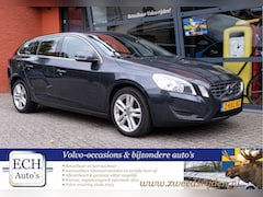 Volvo V60 - T3 150 pk Momentum, Navi, Trekhaak, 17 inch