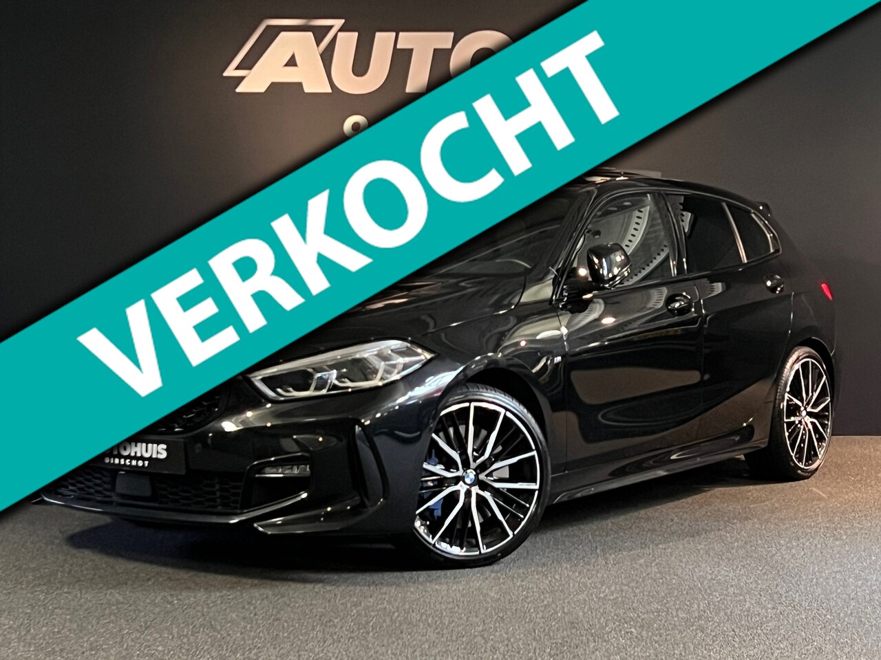 BMW 1-serie - 120i High Executive Edition M Pano/Memory Seats/19"/Camera/Stuurverwarming/M Sportbreaks - AutoWereld.nl