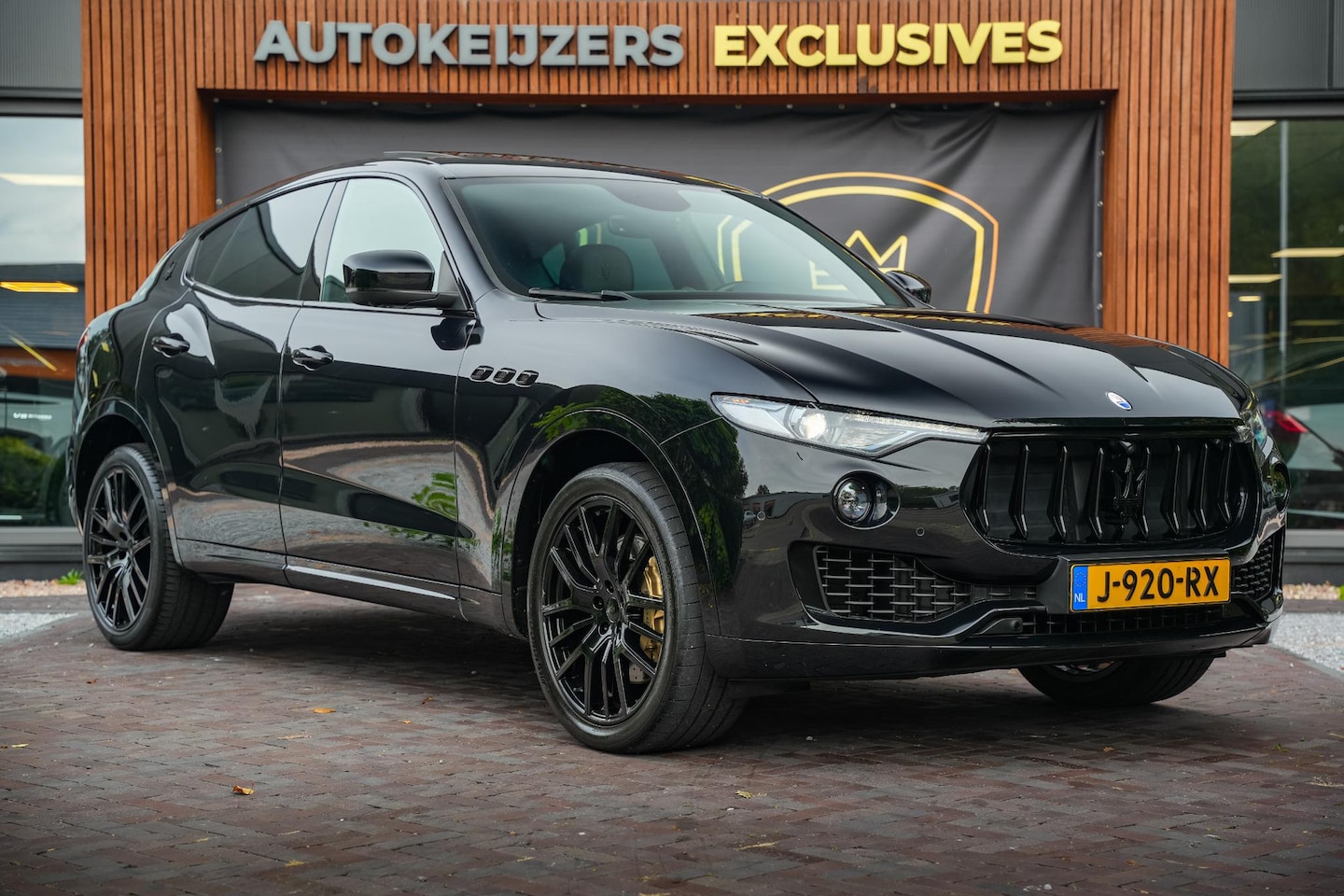 Maserati Levante - 3.0 V6 S AWD SQ4 Gold ed. Panoramadak 21"LM Navigatie Stoelverw. 430PK - AutoWereld.nl