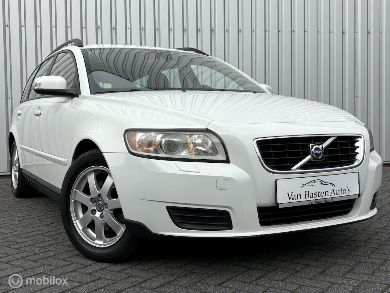 Volvo V50 - 2.4 Momentum | Aut | 140pk | Trekhaak | Youngtimer | Clima | Cruise | Volledige Historie | - AutoWereld.nl