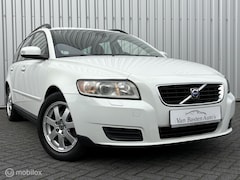 Volvo V50 - 2.4 Momentum | Aut | 140pk | Trekhaak | Youngtimer | Clima | Cruise | Volledige Historie |