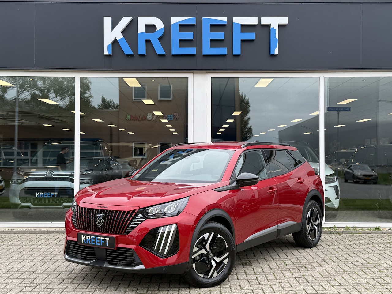 Peugeot 2008 - 1.2 PureTech 130 Allure Rood metallic - AutoWereld.nl