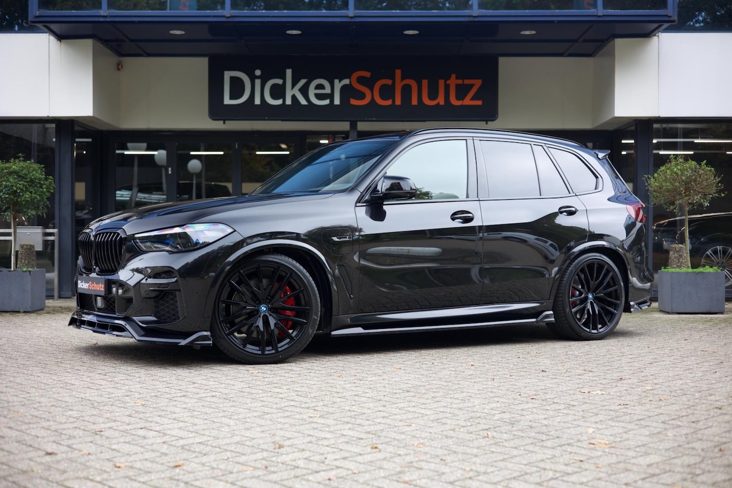 BMW X5 - XDrive45e M Sport | Bodykit | B&W | Pano | Trekhaak - AutoWereld.nl
