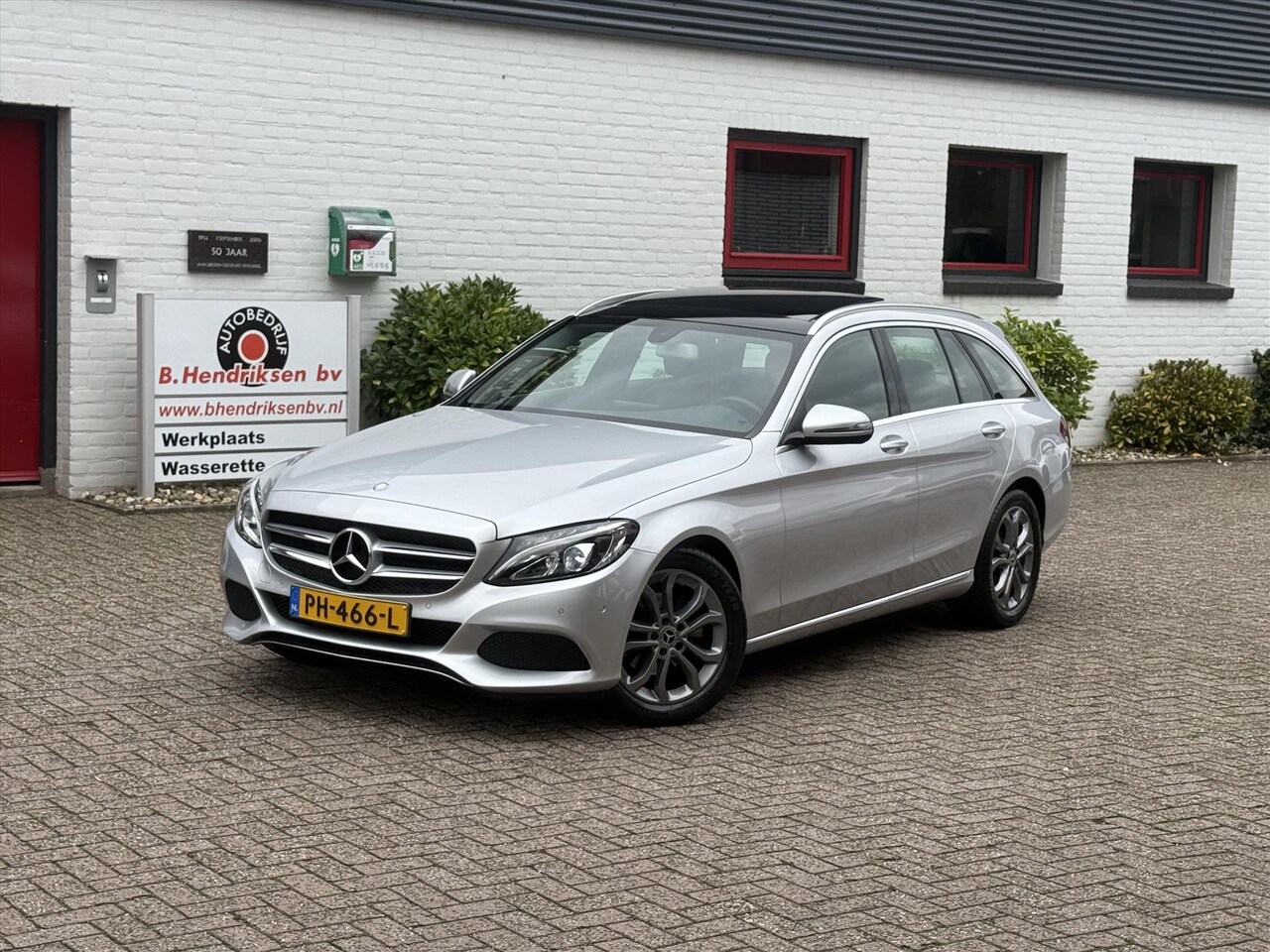 Mercedes-Benz C-klasse - C180 156pk 7G-TRONIC Premium/ Panoramadak/ Camera achter/ Elektrische achterklep/ Stoelver - AutoWereld.nl
