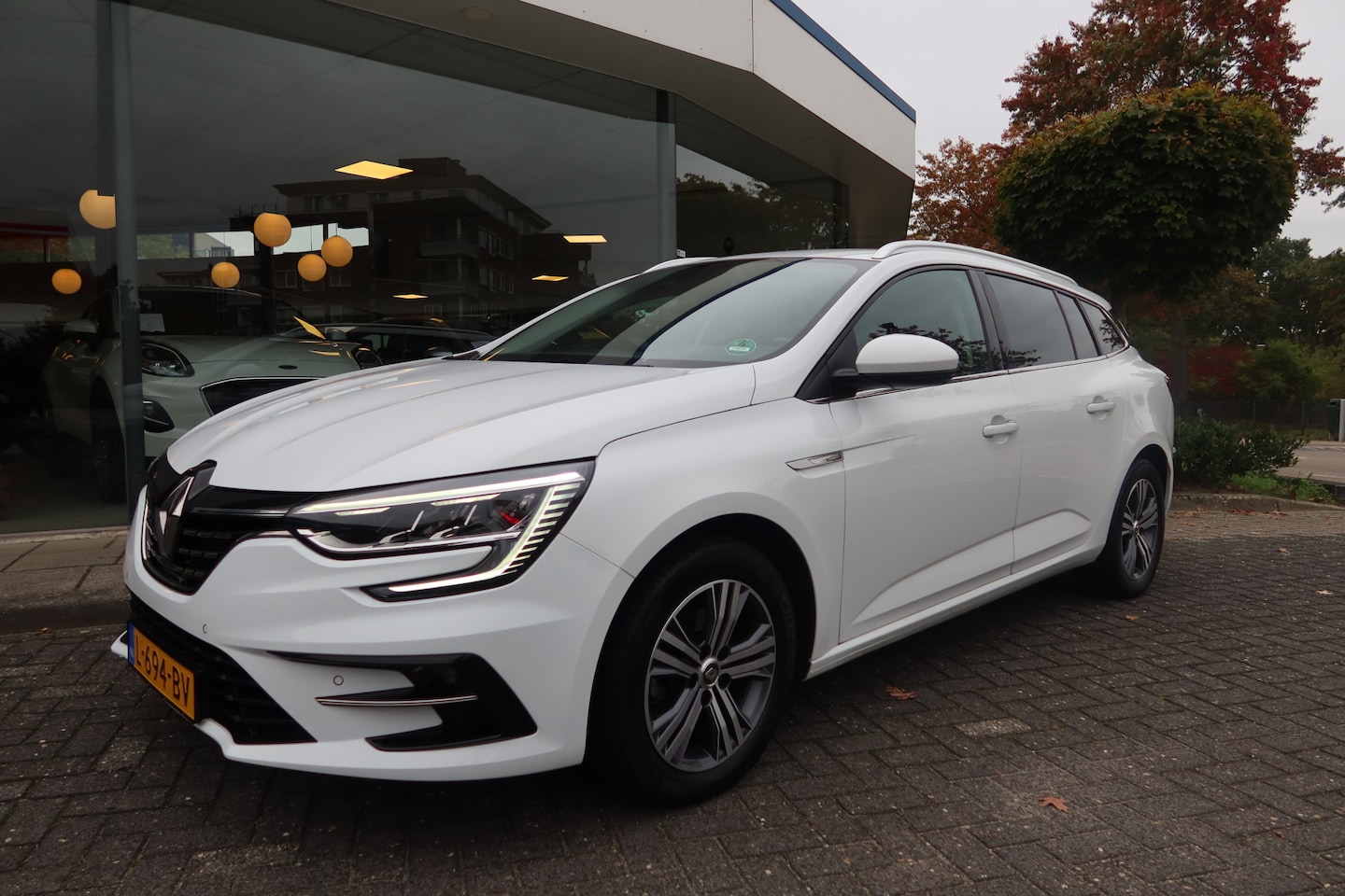 Renault Mégane Estate - 1.3 TCe 140PK Intens I TREKHAAK I PDC I CLIMA - AutoWereld.nl